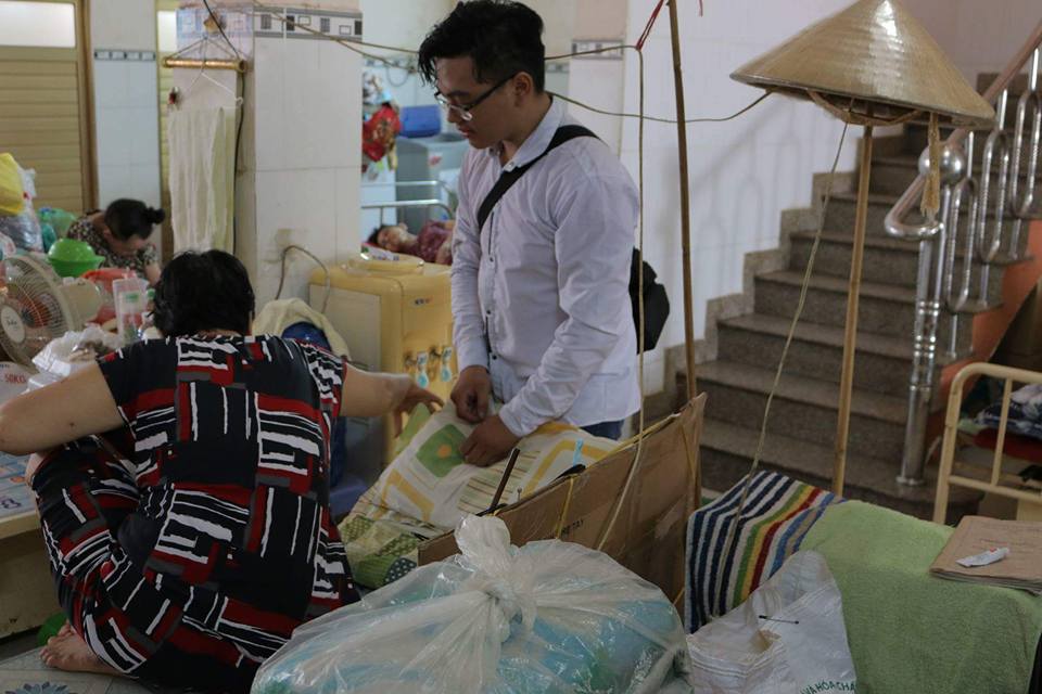 Sinh viên Cao đẳng Việt Mỹ đi thiện nguyện chia sẻ