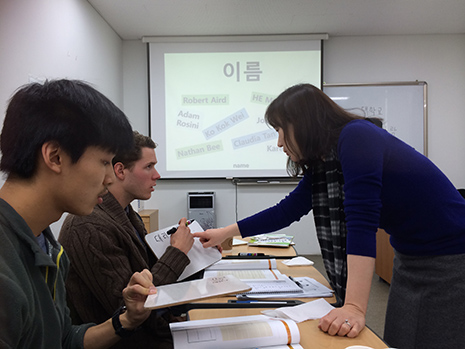 Cần nhiều thời gian và sự tập trung để bạn học tiếng Hàn phiên dịch hiệu quả.