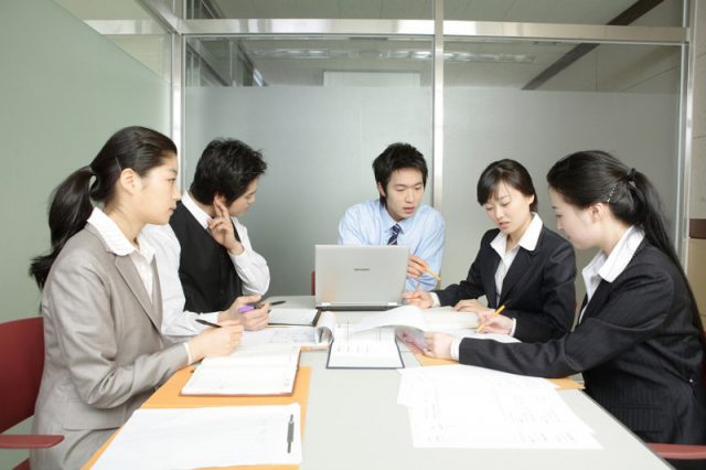 Mức lương trung bình ngành tiếng Hàn từ nhân viên văn phòng bạn có mức thu nhập khủng.