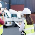 Sau khi tốt nghiệp chuyên ngành tiếng Anh thương mại, bạn cũng có thể trở thành một chuyên viên xuất nhập khẩu