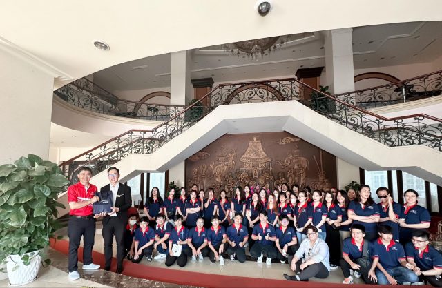Sinh viên ngành Quản trị khách sạn và Quản trị doanh nghiệp vừa và nhỏ tham gia buổi học thực tế tại Đà Lạt