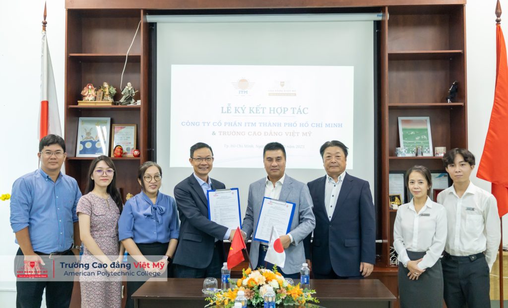 Ngành Phiên dịch tiếng Nhật kinh tế, thương mại ký kết Biên bản ghi nhớ hợp tác doanh nghiệp cùng ITM