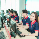 Sinh viên Việt Mỹ học máy tính