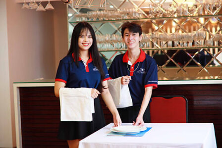Sinh viên Việt Mỹ học tại phòng thực hành quản trị khách sạn