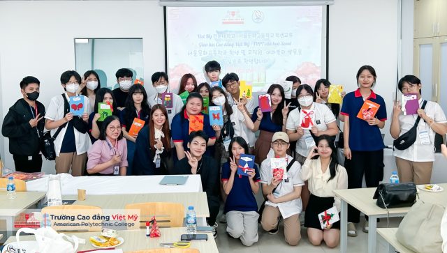 Sinh viên tiếng Hàn Quốc giao lưu quốc tế với học sinh trường THPT Văn hóa Seoul – Hàn Quốc