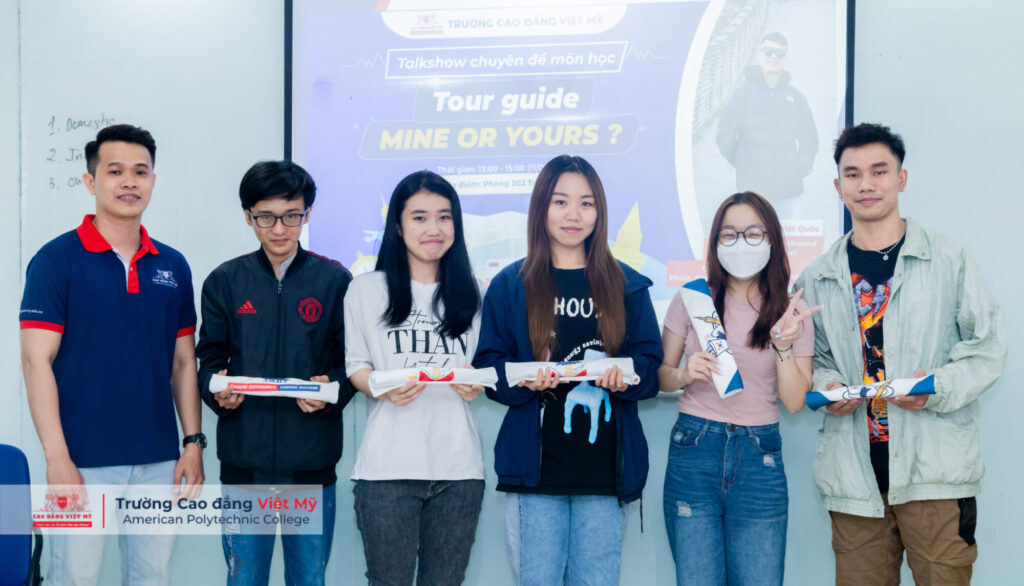 Talkshow: “Tour guide - Mine or yours?”