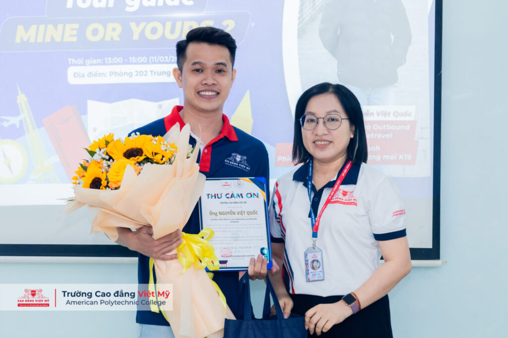 Talkshow: “Tour guide - Mine or yours?”