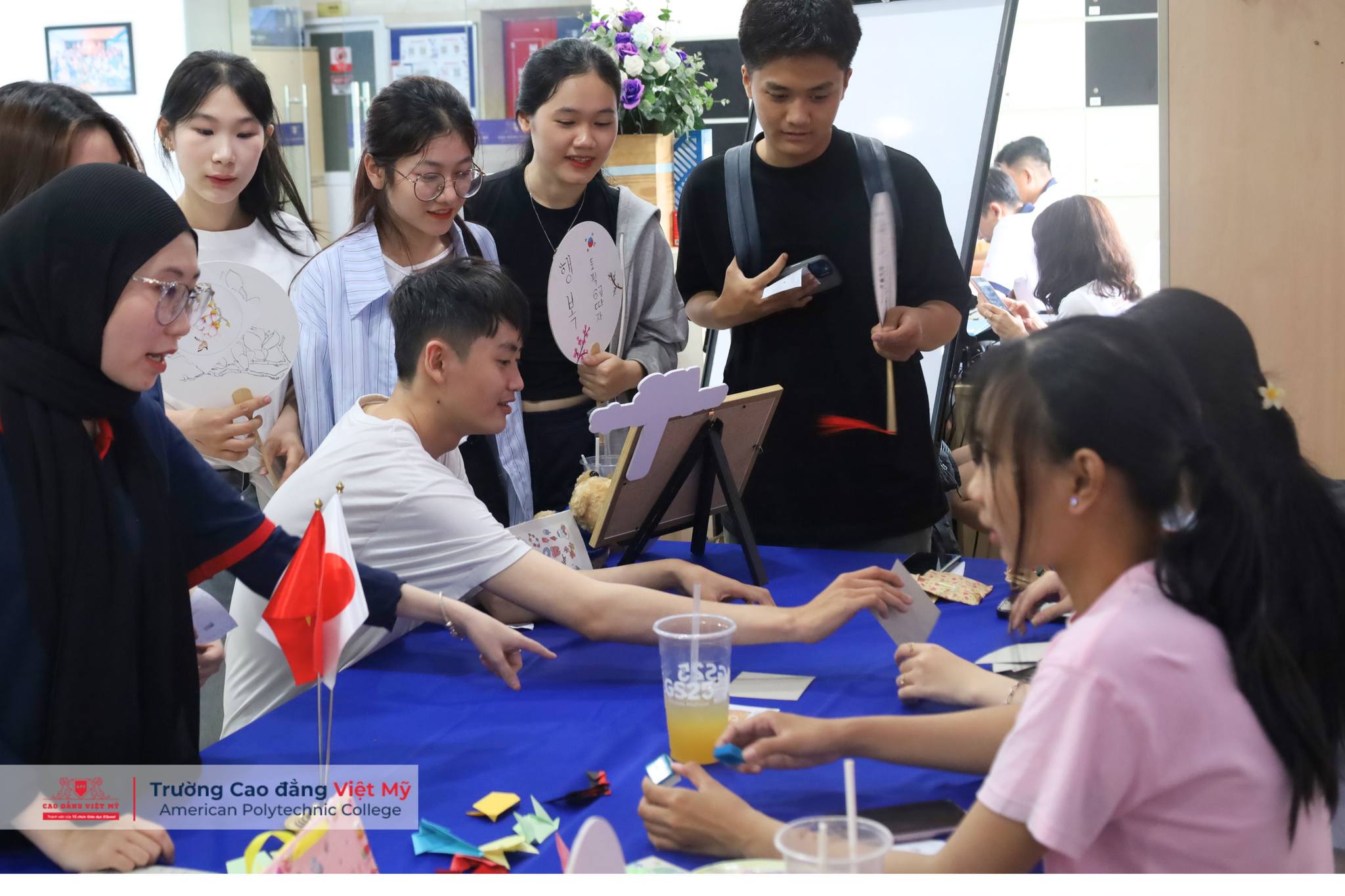 HÒA MÌNH NGÀY HỘI ĐA VĂN HÓA - CULTURAL RENDEZVOUS CÙNG KHOA NGOẠI NGỮ!