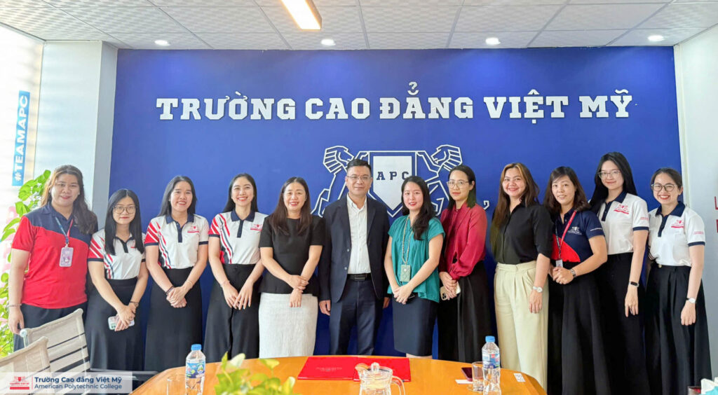 Cao đẳng Việt Mỹ luôn sẵn sàng hỗ trợ bạn - Cao đẳng Việt Mỹ – Mở cửa tương lai việc làm quốc tế