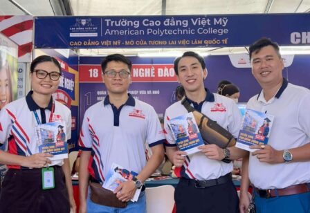 Hình 1 - Khoa Thiết Kế tại Ngày Hội Tư Vấn Tuyển Sinh Cao Đẳng Đại Học năm 2025, TP. Hồ Chí Minh.