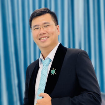 Hình 4 - Thầy Nguyễn Minh Thuận là Huấn luyện viên đội tuyển Vô địch thiết kế đồ hoạ năm 2025. Ảnh: Nguyễn Minh Thuận.