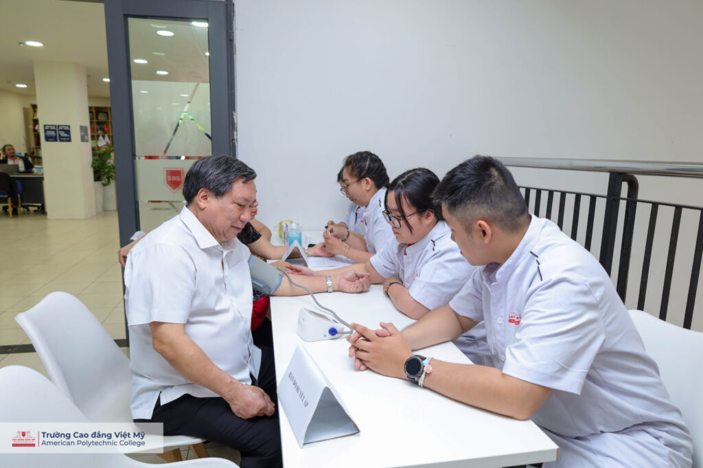 đăng ký học điều dưỡng