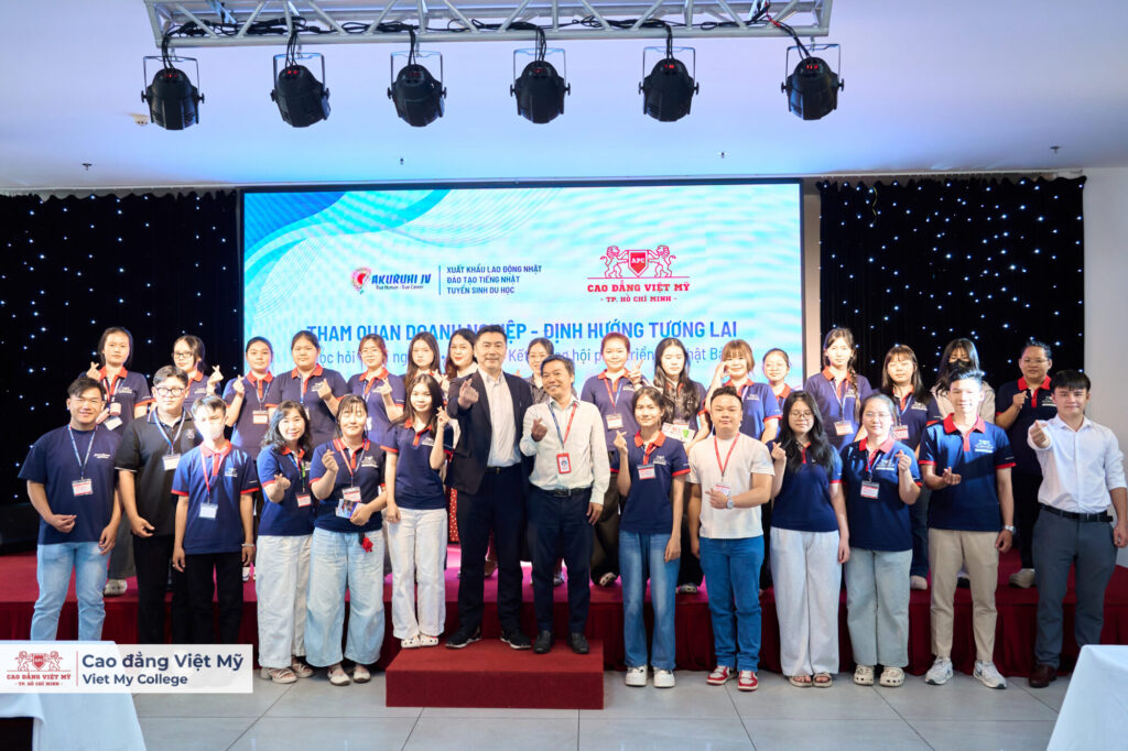 Sinh viên Dược và Điều dưỡng Cao đẳng Việt Mỹ thăm quan tại Công ty TNHH Phát triển Nguồn lực Akuruhi JV