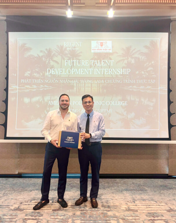 Đại diện Trường Cao đẳng Việt Mỹ cùng đại diện Regent Phú Quốc tại buổi hội thảo phát triển nguồn nhân lực và chương trình thực tập tài năng 