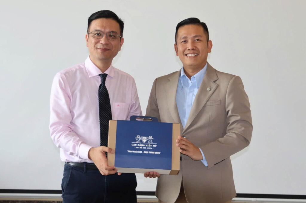 Đại diện khách sạn Sheraton bày tỏ sự hào hứng và rất sẵn lòng về việc tạo thêm cơ hội thực tập cho sinh viên Trường Cao đẳng Việt Mỹ